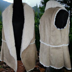 A BYER Suede/Faux Fur Vest Size LARGE